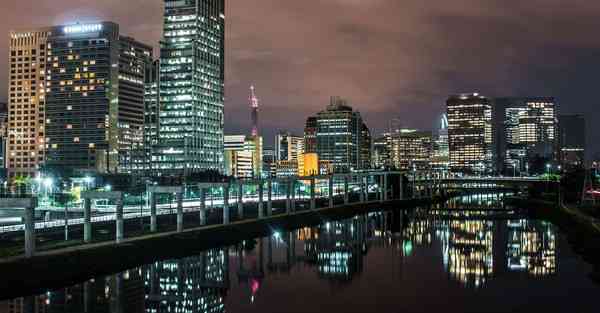 如何制作单位新年宣传片